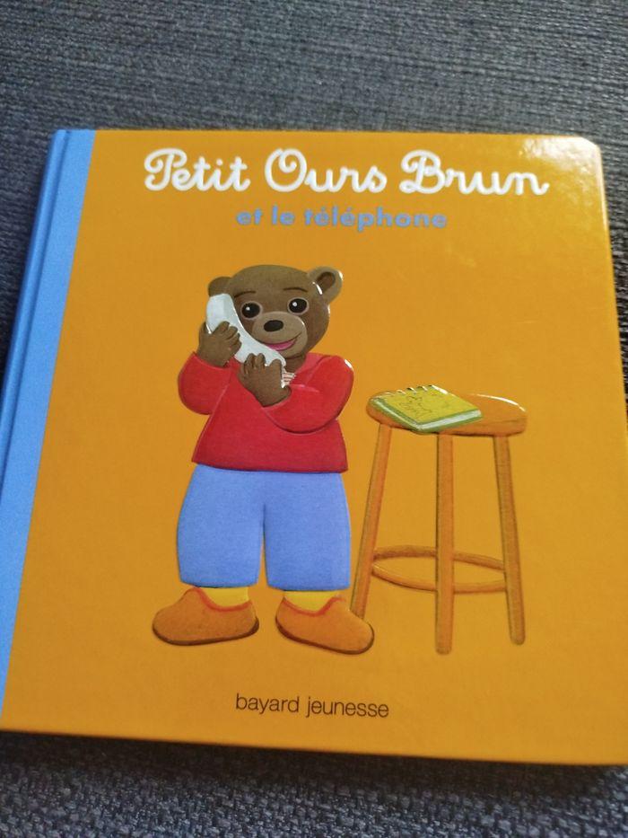 Livre " Petit ours brun et le téléphone"