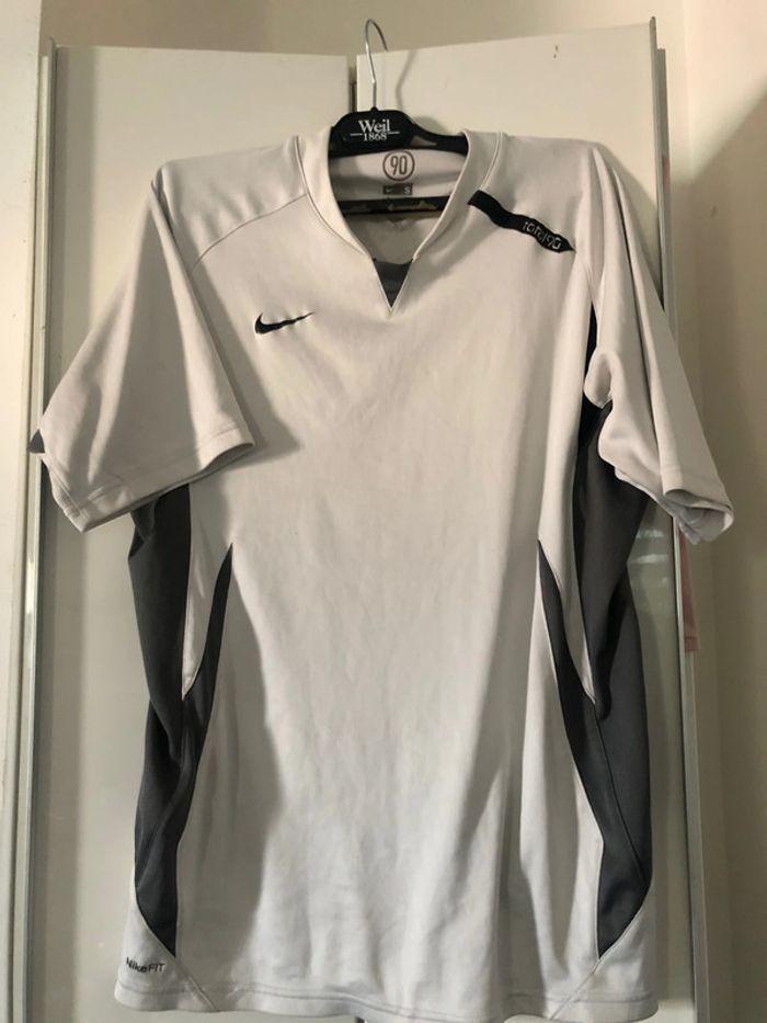 Maillot /t shirt nike . Taille S - photo numéro 2