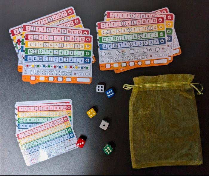 Lot Qwixx Bonus + 6 dés - Jeu de société - photo numéro 1