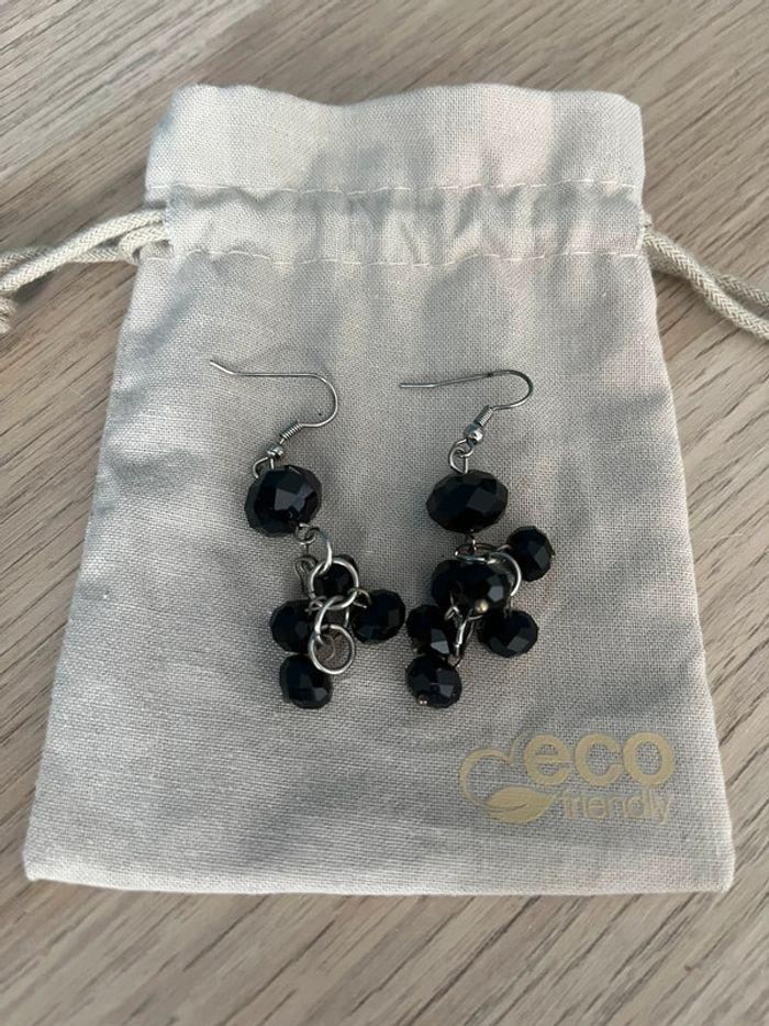 Boucles d’oreilles noir pendante - photo numéro 2