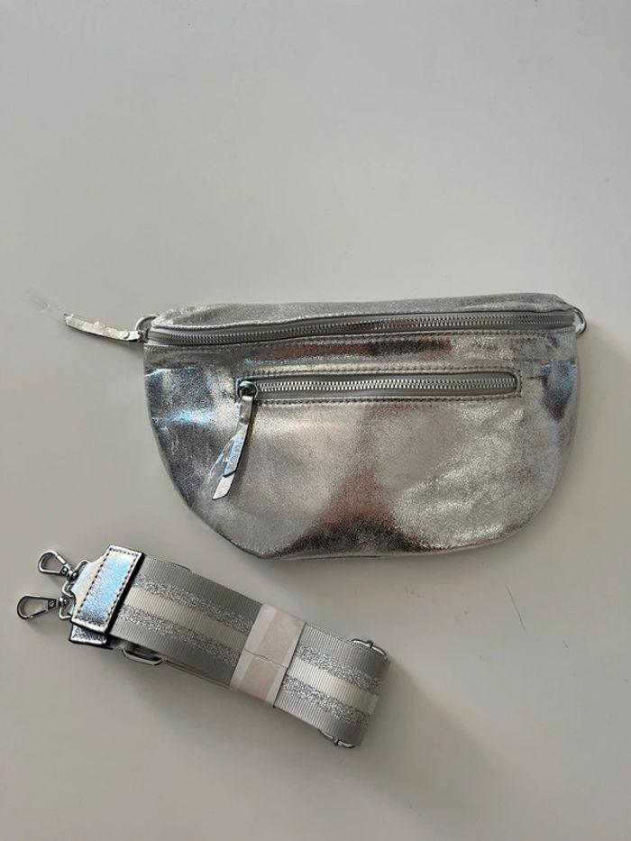 Sac banane Neuve pochette argentée avec sangle blanche argent - photo numéro 1