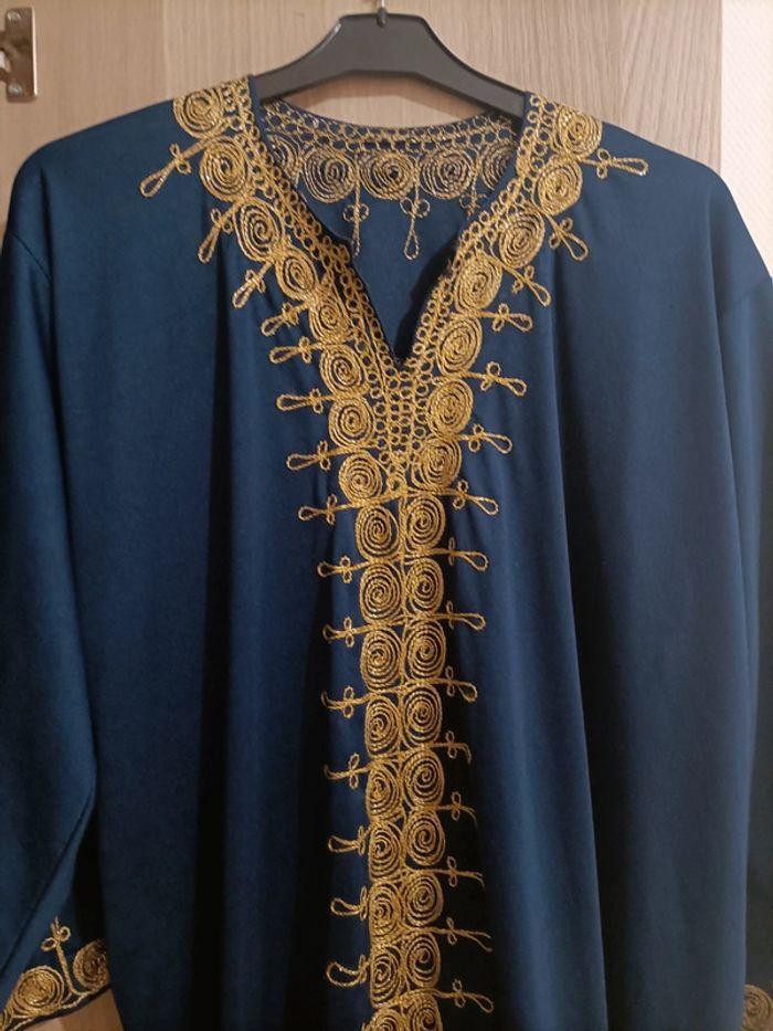 Caftan bleu roi/or avec sa cape - photo numéro 6