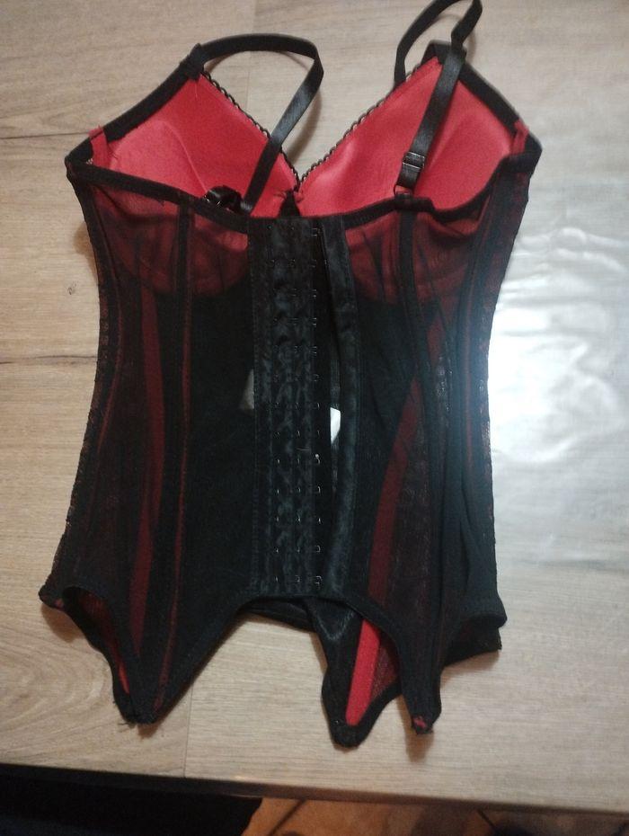 Guêpière femme taille 90B Basic . Noir et rouge - photo numéro 3