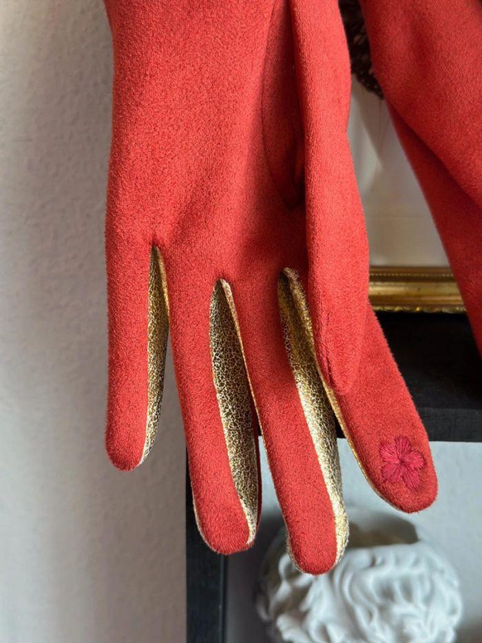 Gants neuf en suédine rouge avec broderie tactile - photo numéro 5