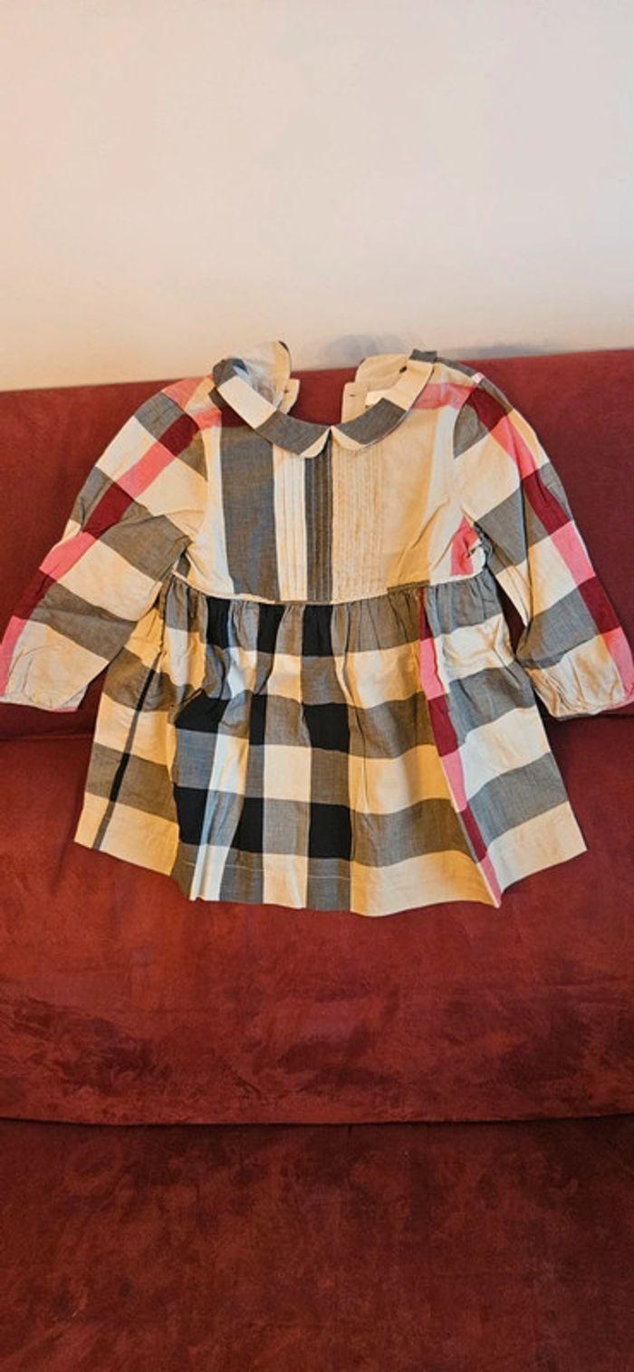 Robe burberry taille 2 ans 92 cm quasi neuve - photo numéro 1