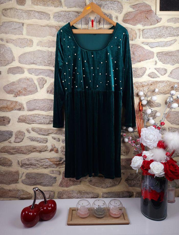 Robe en velours perlée vert sapin Femme taille 54 marque Asos 🍬 - photo numéro 1