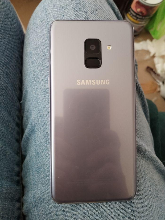 Vend Samsung galaxy a8 très bon état - photo numéro 3