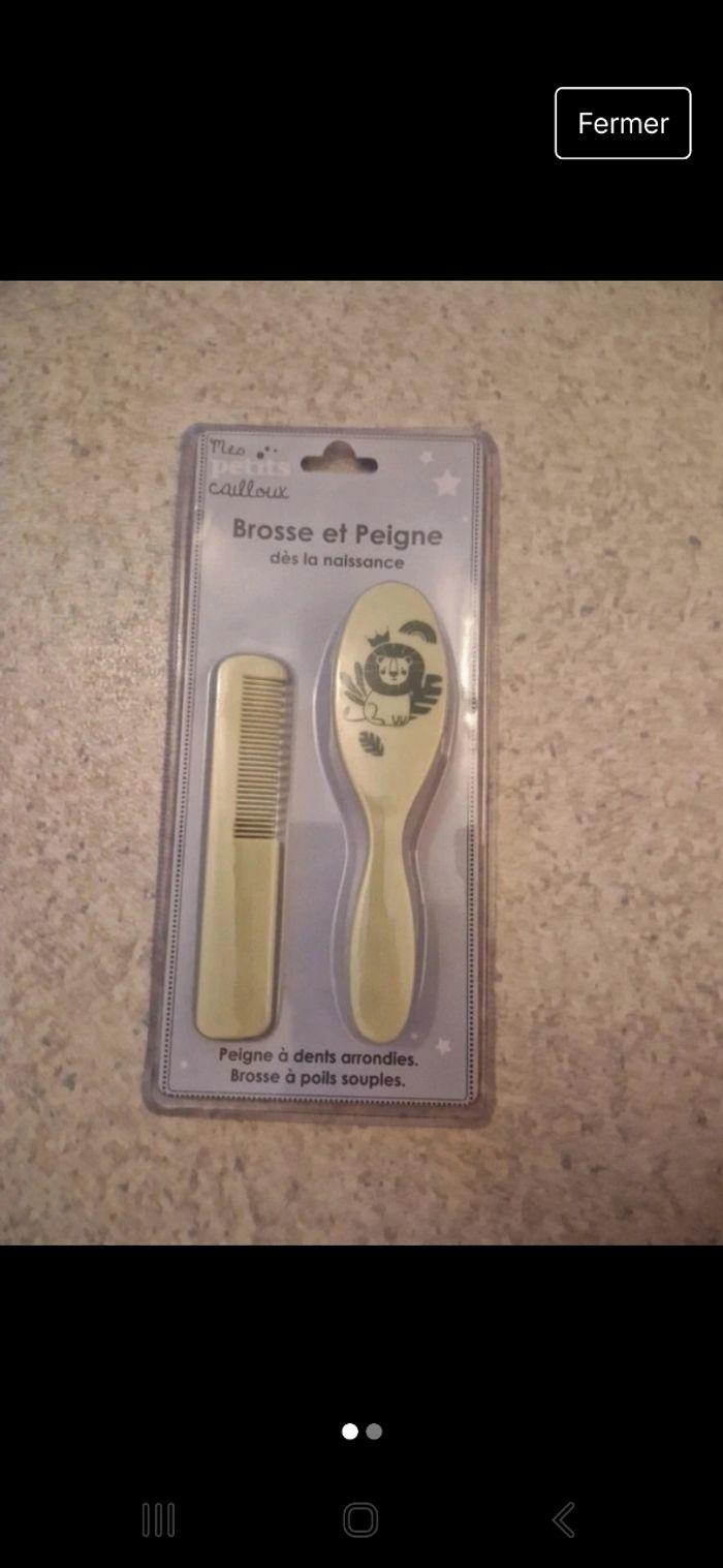 Brosse + peigne neuf vert