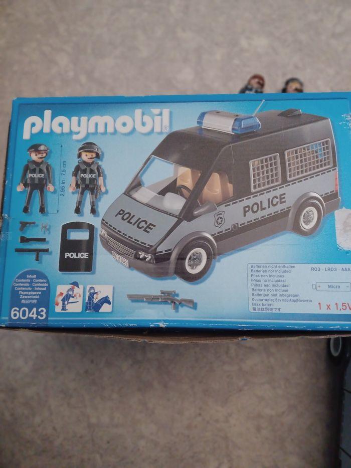 Voiture playmobil - photo numéro 1