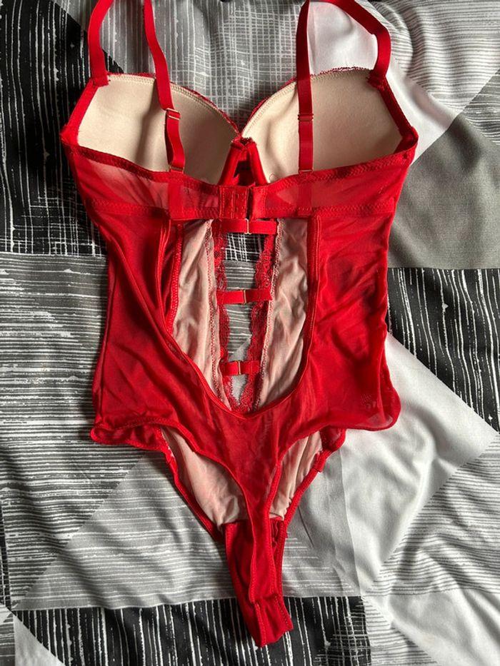 Lingerie rouge taille 85C - photo numéro 5