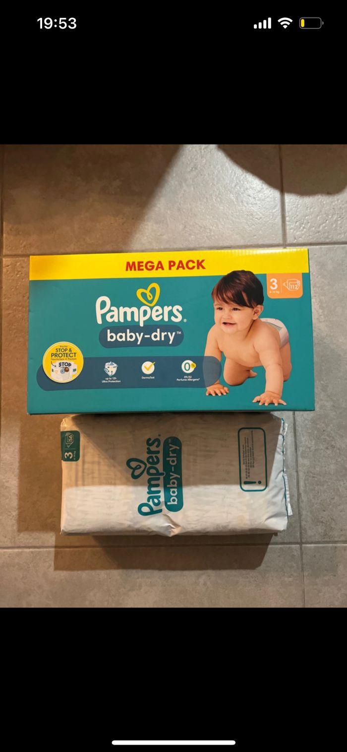 Lot de couches Pampers taille 3