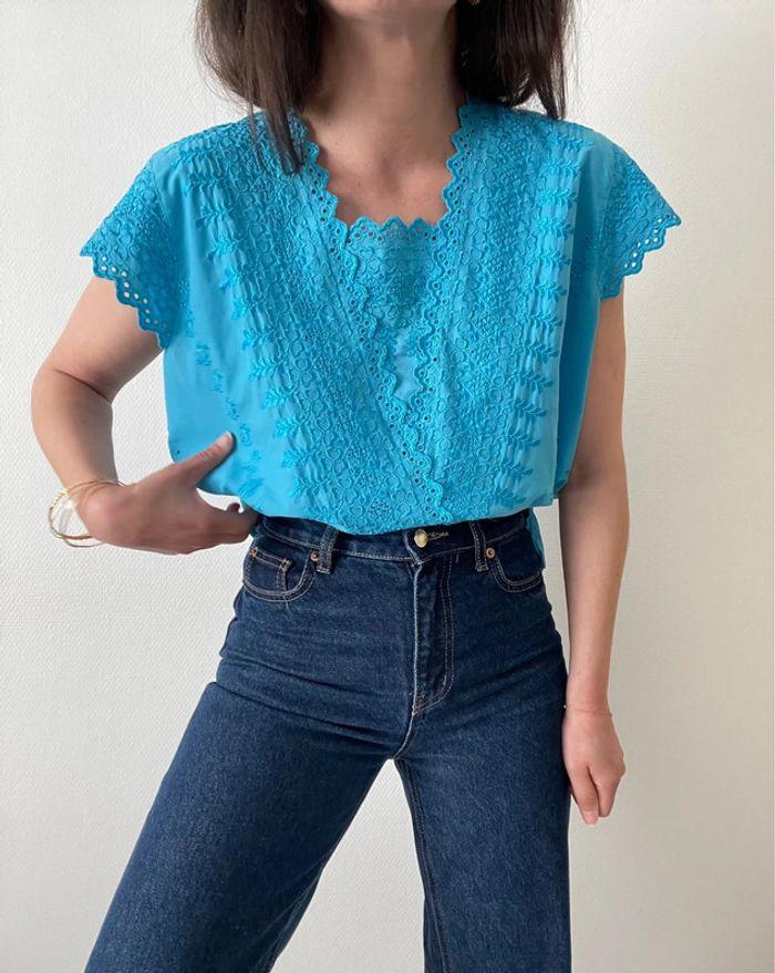 Top bleu à broderie anglaise - photo numéro 11