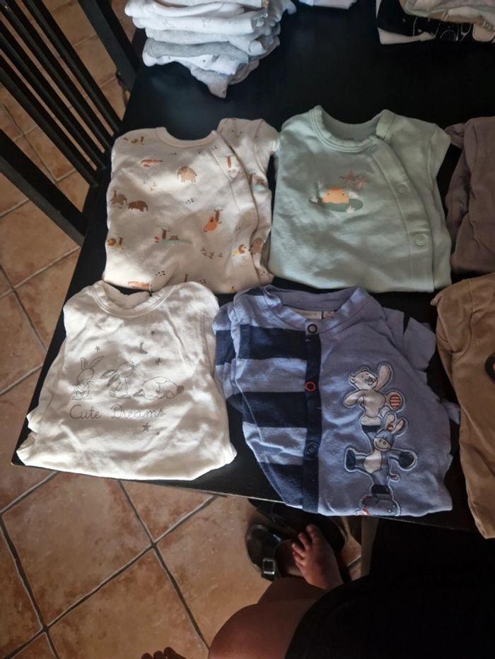 Vend lot 8 pyjama en jersey 1 mois - photo numéro 2