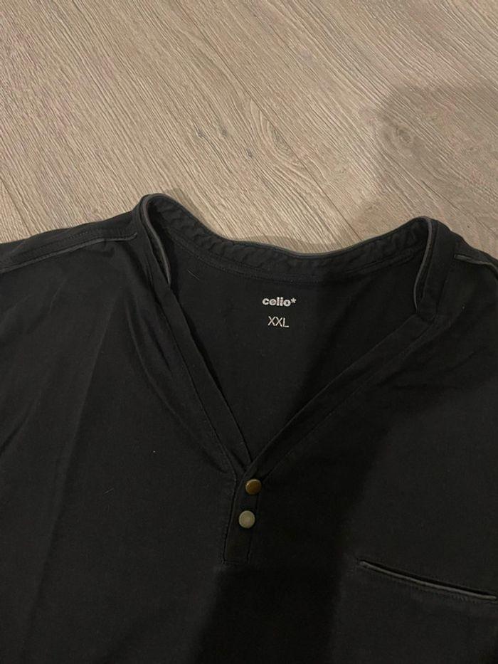 T-shirt à manches courtes noir liseret gris foncé col V bouton celio taille XXL - photo numéro 2