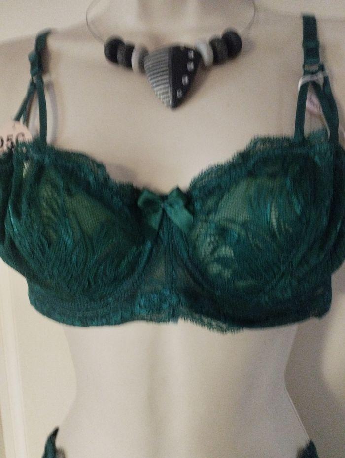 Ensemble de lingerie neuf en 95C sans rembourrage L pour le tanga - photo numéro 3