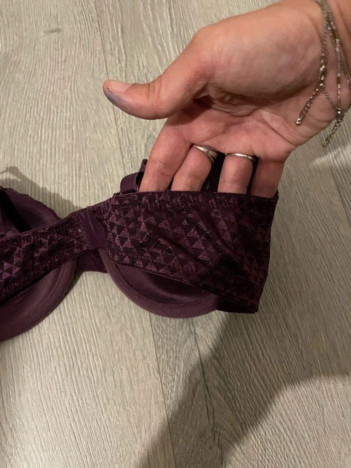 Soutien gorge violet prune satinée à motif taille 90C - photo numéro 4