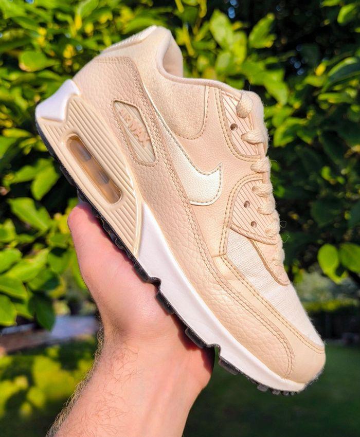 Baskets Nike air max 90 beige pointure 37.5 sans boîte - photo numéro 1