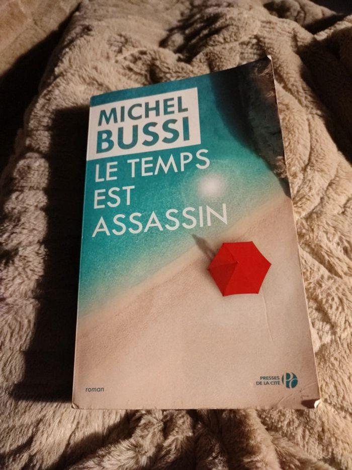 Le temps est assassin Michel Bussi - photo numéro 1