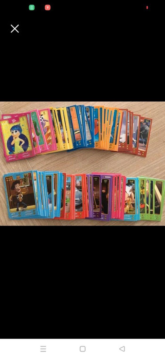 Lot de 135 cartes Disney Pixar à collectionner