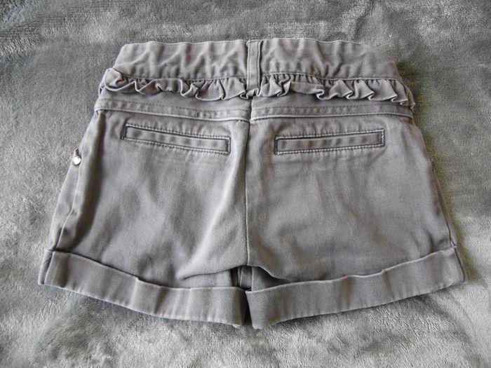 Petit short gris, taille 5 ans. - photo numéro 2