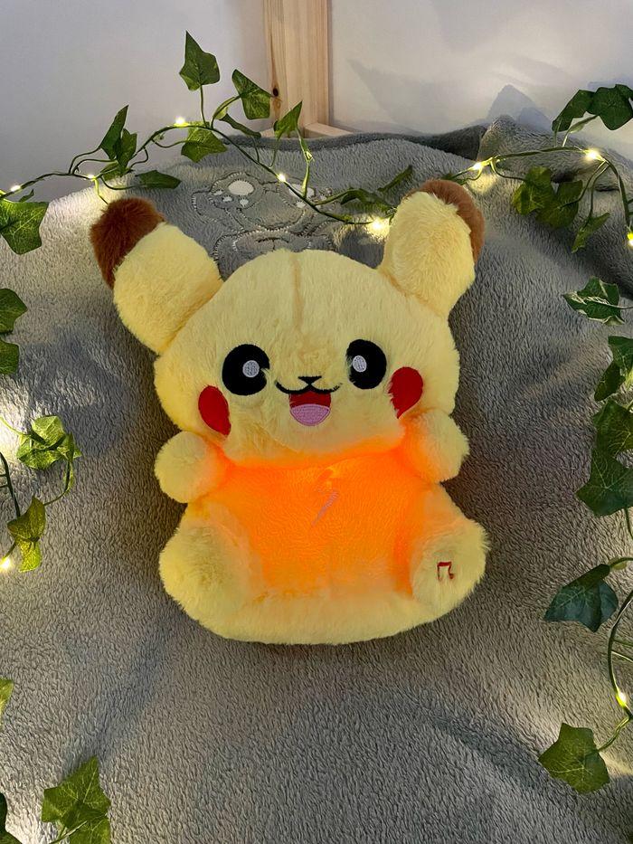 Peluche respirante lumineuse Pokémon Pikachu - photo numéro 4