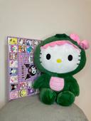 Peluche Sanrio Hello Kitty dinosaure + Calendrier de l’Avent de noël Sanrio