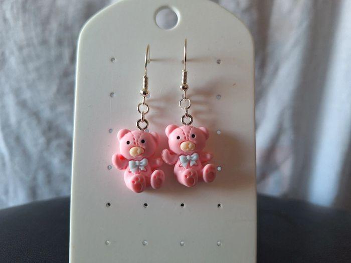 Boucle d'oreille ourson rose