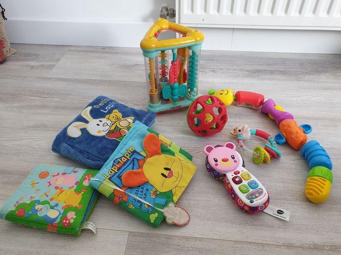 Lot de jouets d'éveil bébé - photo numéro 1