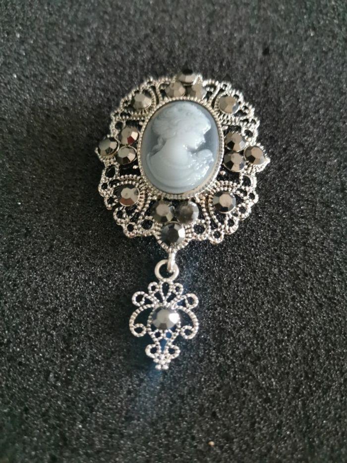 Broche style Vintage camee - photo numéro 1