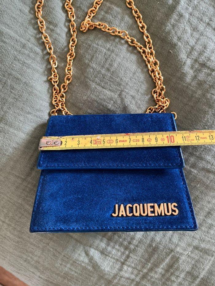 Sac Jacquemus en daim bleu électrique chaîne doré Le piccolo - photo numéro 14