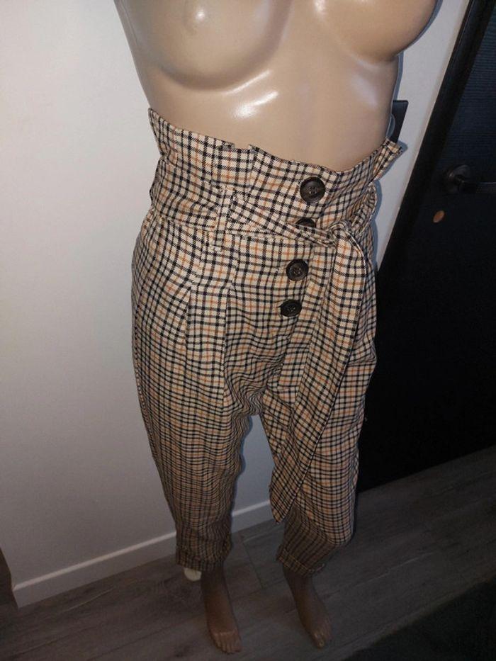 Pantalon 3/4 bershka taille 34 jamais porté - photo numéro 2