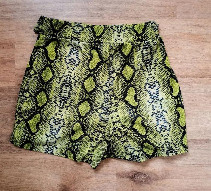 Jupe short Missguided motifs serpent noir et vert - photo numéro 3