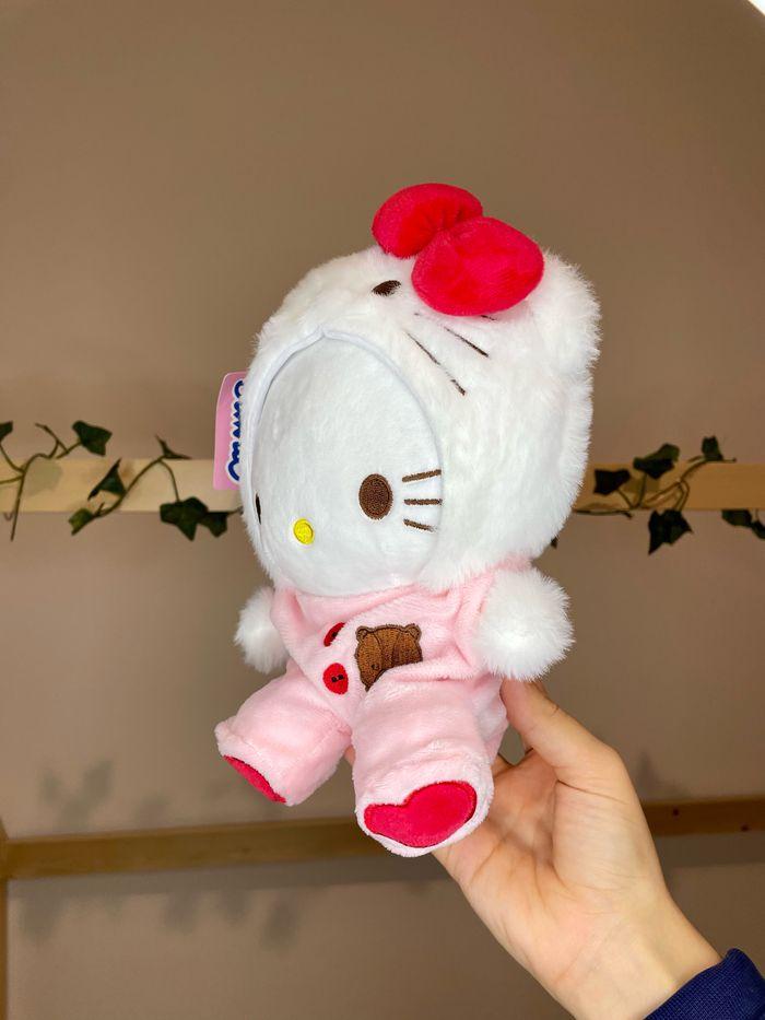 Peluche Hello Kitty en pyjama - photo numéro 2