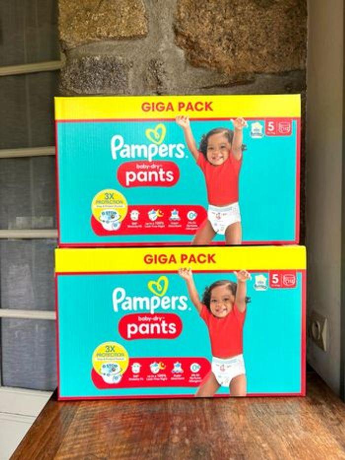 Lot 2 cartons Pampers Taille 5 : 224 Couches Pants culottes - photo numéro 1