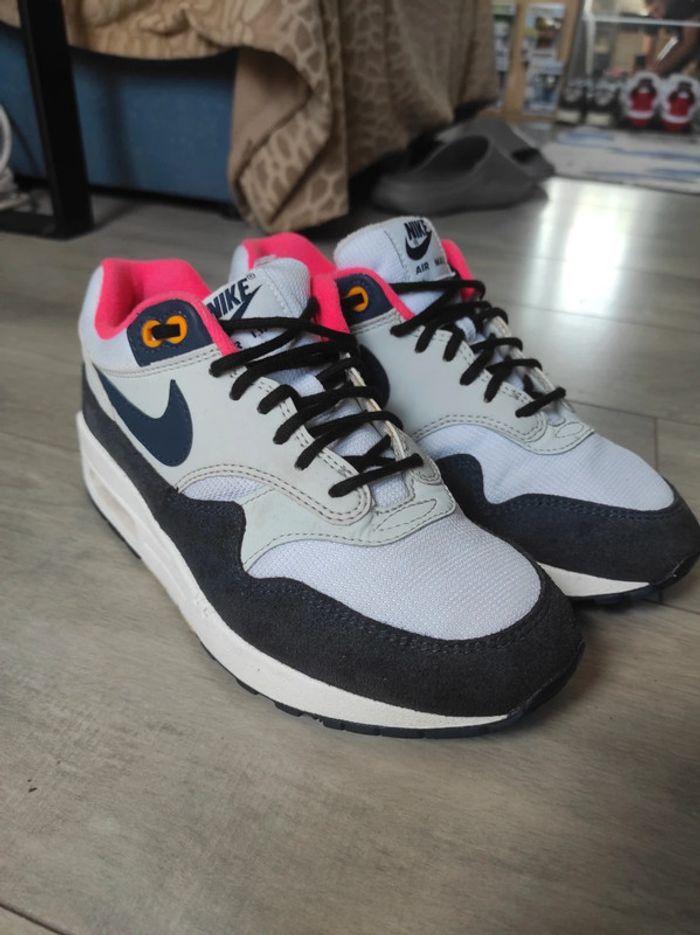 Basket Nike air max 1 femme bleue marine et rose pointure 36.5 bon état - photo numéro 2