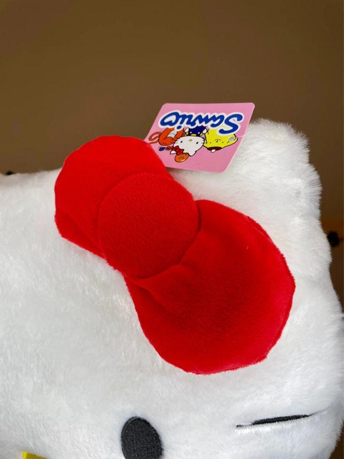 Peluche coussin Hello Kitty grande taille - photo numéro 10