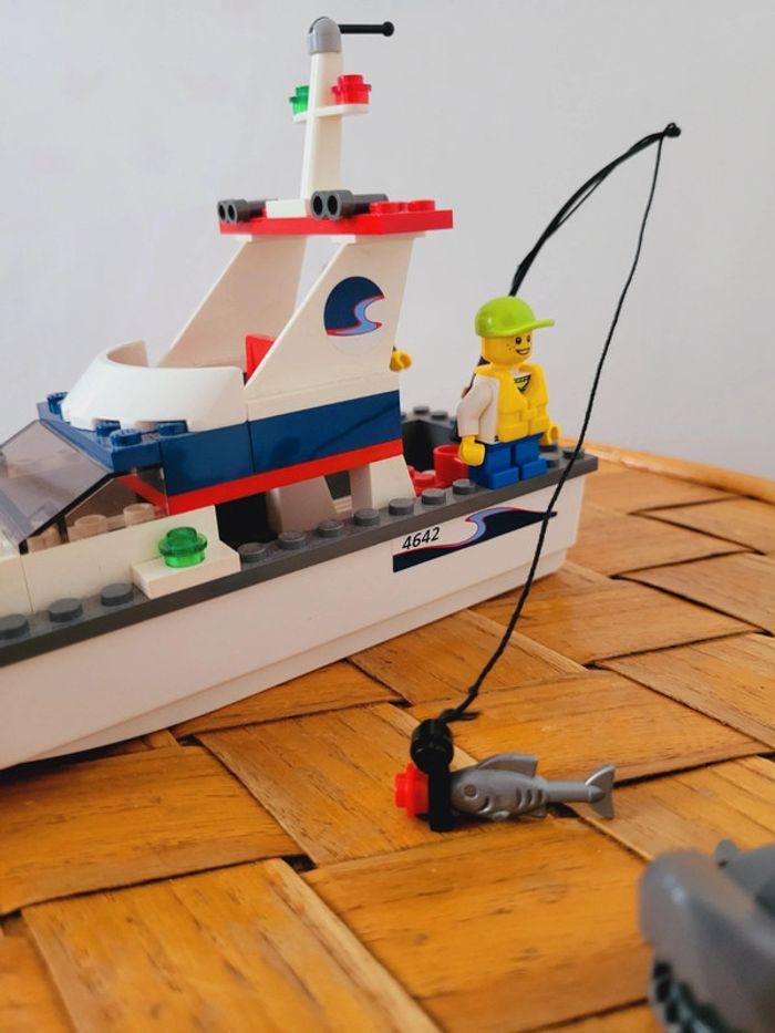 Set officiel Lego city Fishing Boat année 2011 bateau voiture pêche véhicule - photo numéro 10