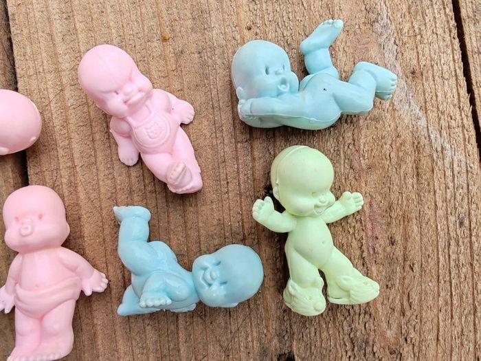 Lot de 7 figurines babies vintages - pastel - photo numéro 4