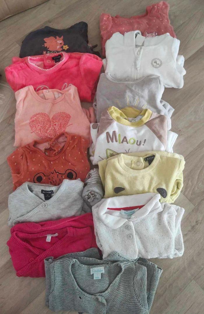 Lot pyjamas + 3 gilets bébé fille 1 mois - photo numéro 1