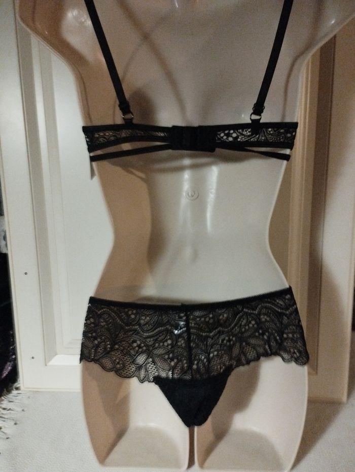 Ensemble de lingerie neuf triangle sans armatures ni rembourrage. S pour le haut et M pour le bas - photo numéro 4