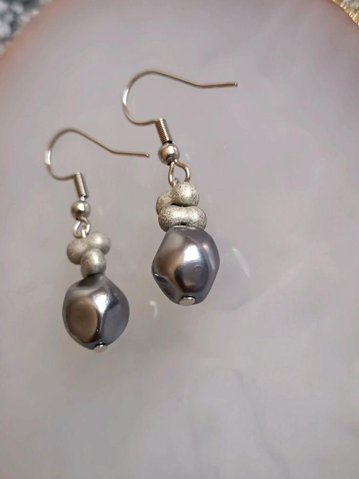 Jolies boucles d'oreilles argentées - photo numéro 2