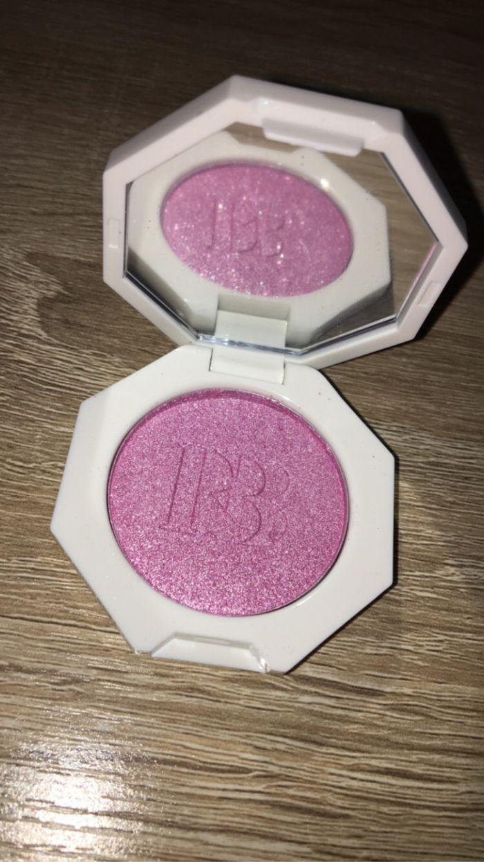 Highlighter fenty beauty tout neuf - photo numéro 1