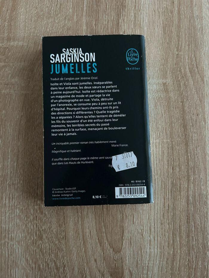 Livre jumelles de Saskia Sarginson - photo numéro 2