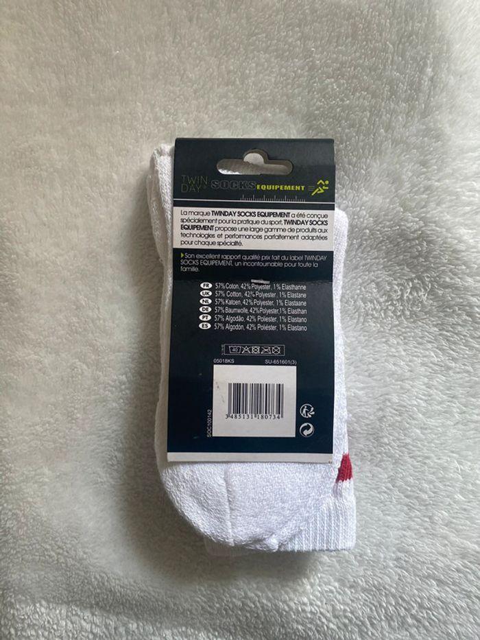 • 2 paires de chaussettes neuves 27-30 • - photo numéro 3