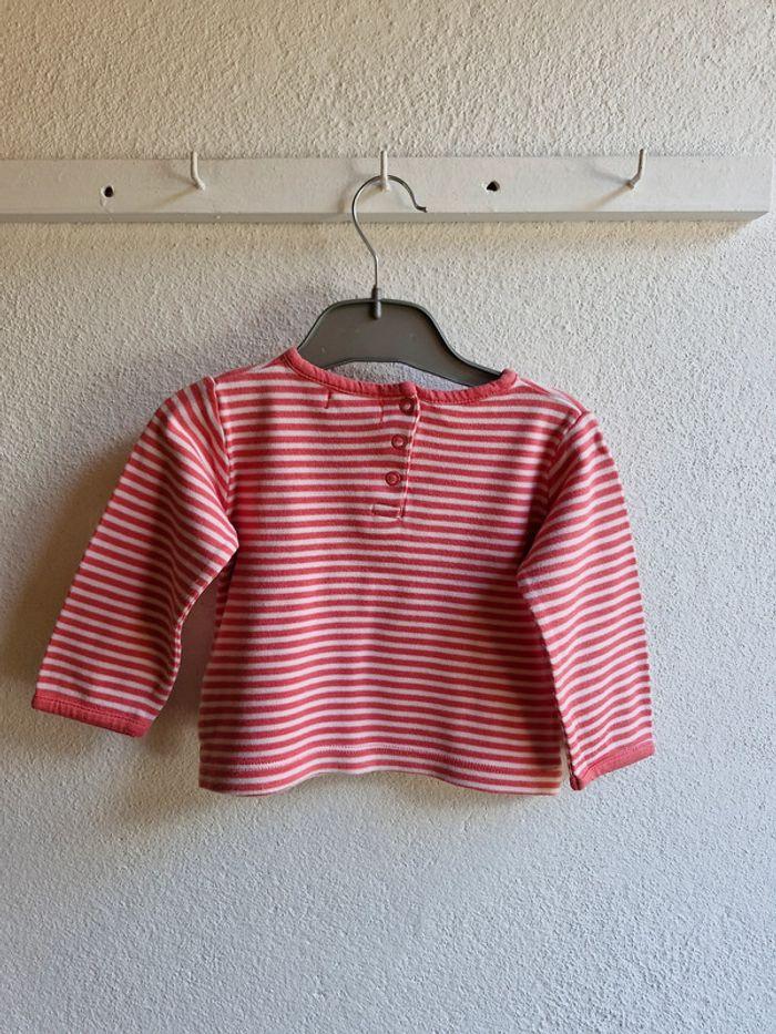 Pull 9 mois Tissaia Rose à rayures blanc Très bon état - photo numéro 3