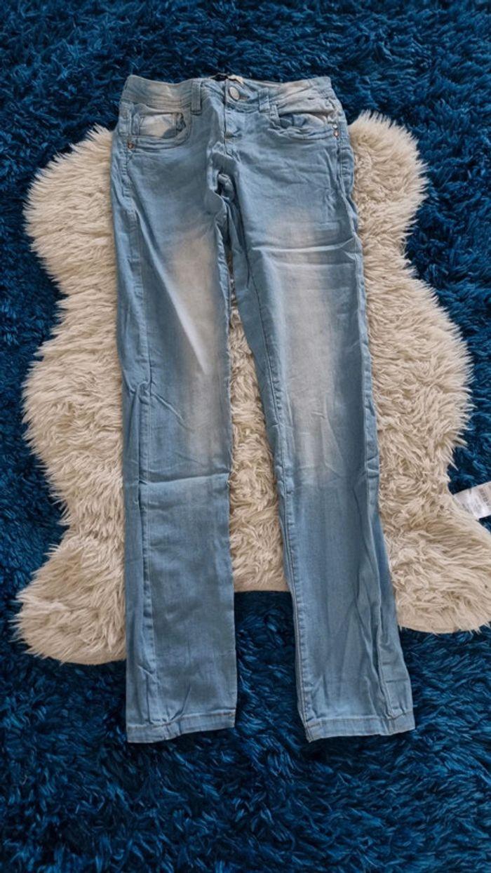 Joli jeans Bershka taille 34 - photo numéro 1