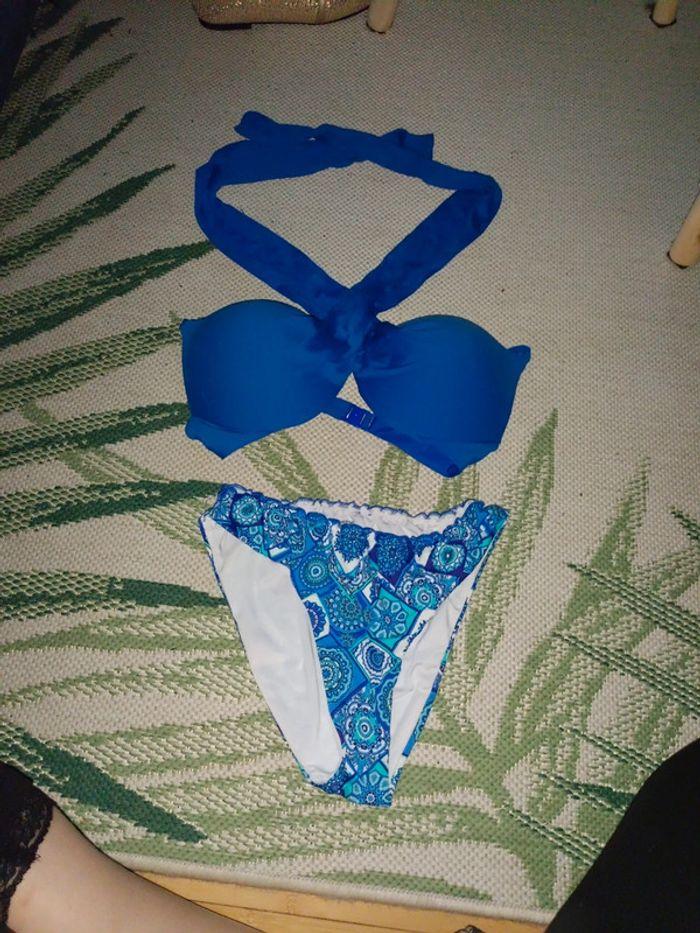 Maillot de bain 2 pièces Calzedonia bleu vif et bas a motif taille 4 95 - photo numéro 6