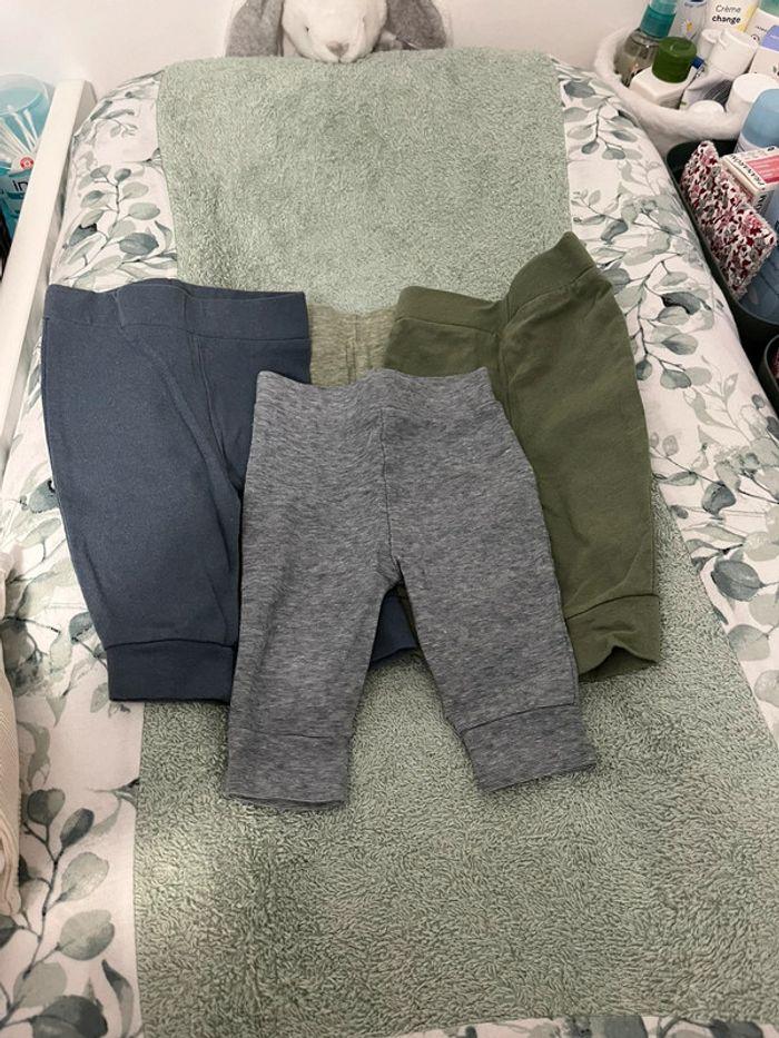 Vend lot de 4 pantalons bébé - photo numéro 2