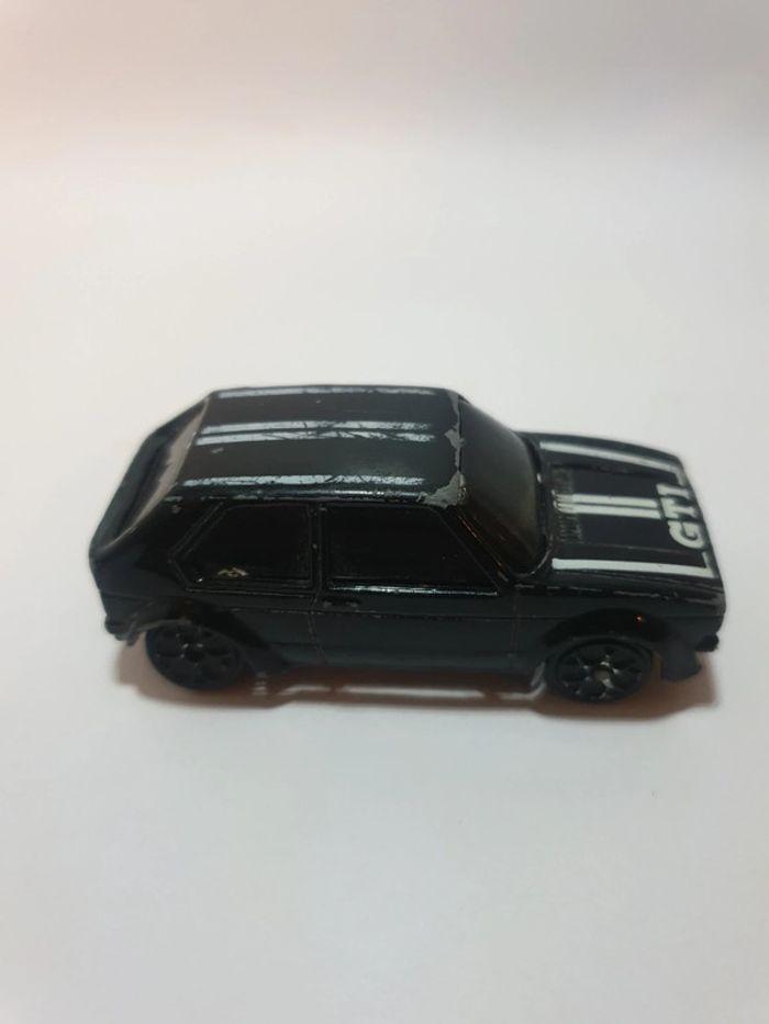 Maisto VW Golf GTI mk1 Black/White - 1/64 - photo numéro 6