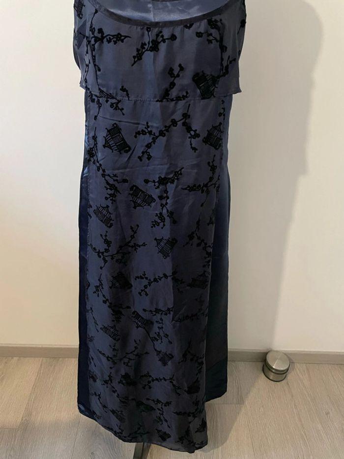 Robe de soirée à bretelles bleu marine en satin doublé motif noir suédine taille 40 - photo numéro 3